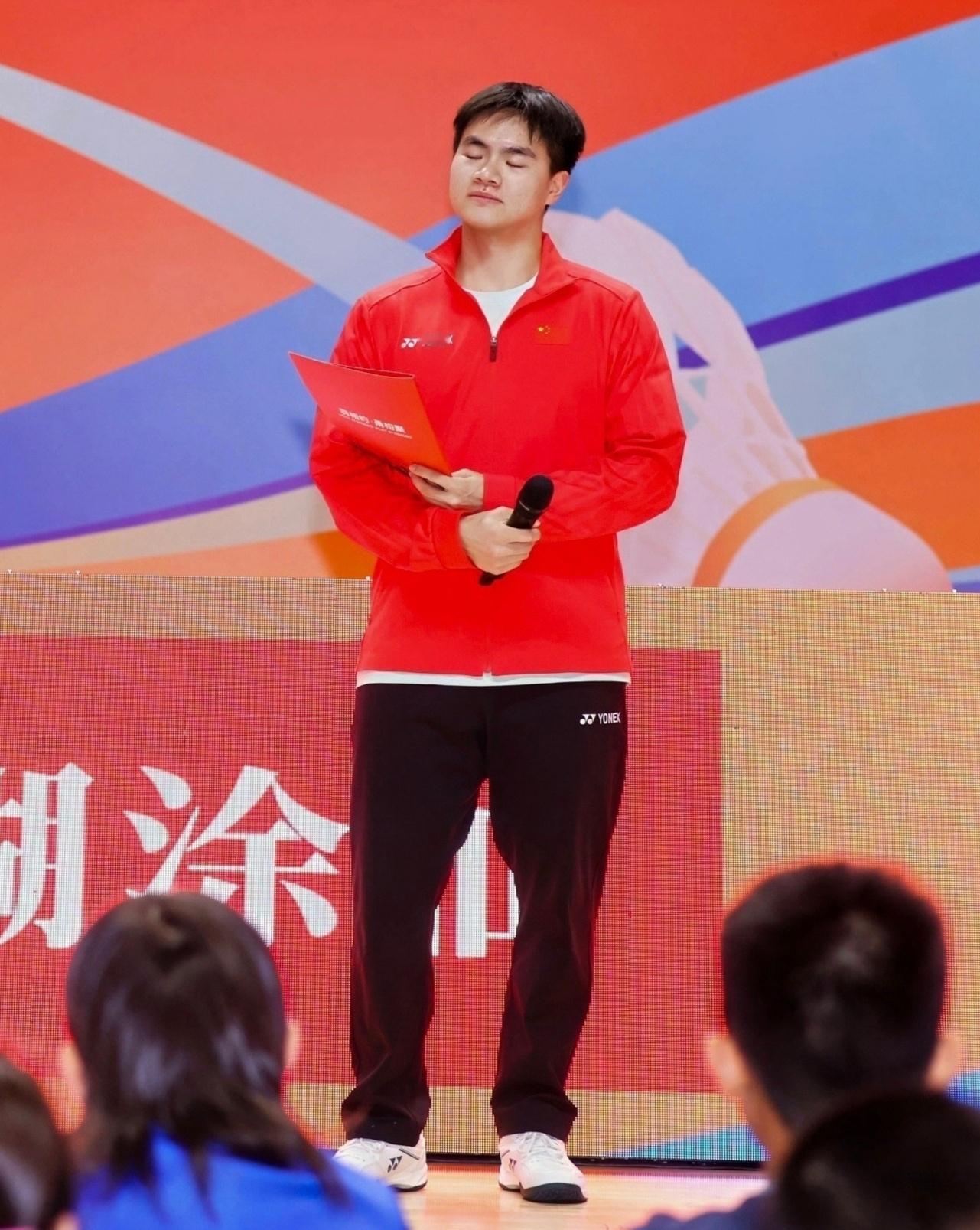 闭上眼睛就是要梁伟铿