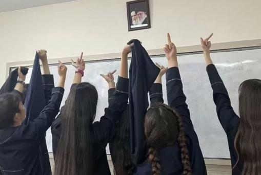 伊朗下的赌注太大，直接关闭了互联网，这是不极其合算的游戏，拉满所有杠杆allin