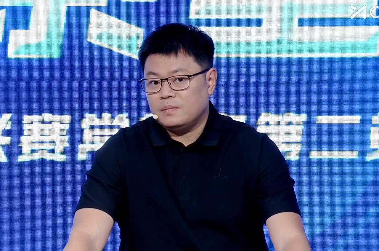 覃予萱为什么不能顶替莎莎撑起深大队？侯英超分析的一针见血。

他说：目前来看，
