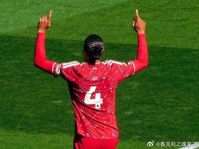 范迪克今天35岁了。生日快乐，维吉尔！范迪克1991年7月8日出生于布雷达，在2