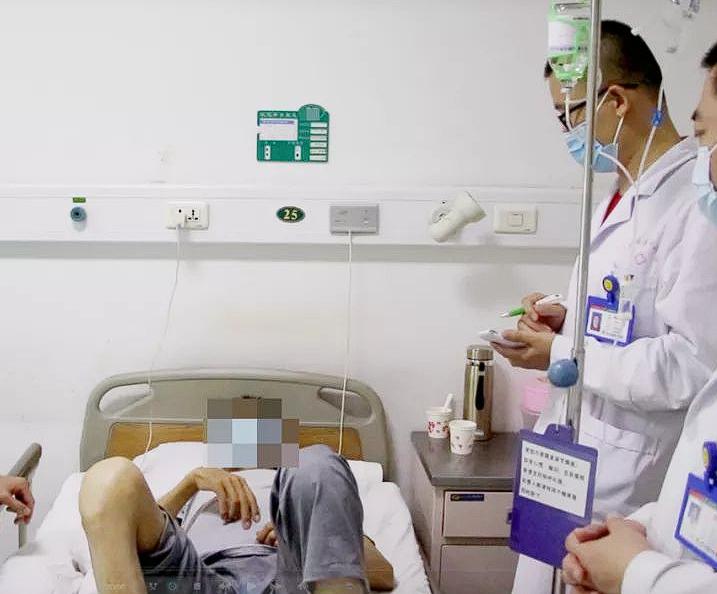 云南大理的老张今年59岁，罹患肝硬化多年，病情恶化到必须做肝移植才能保住性命。医