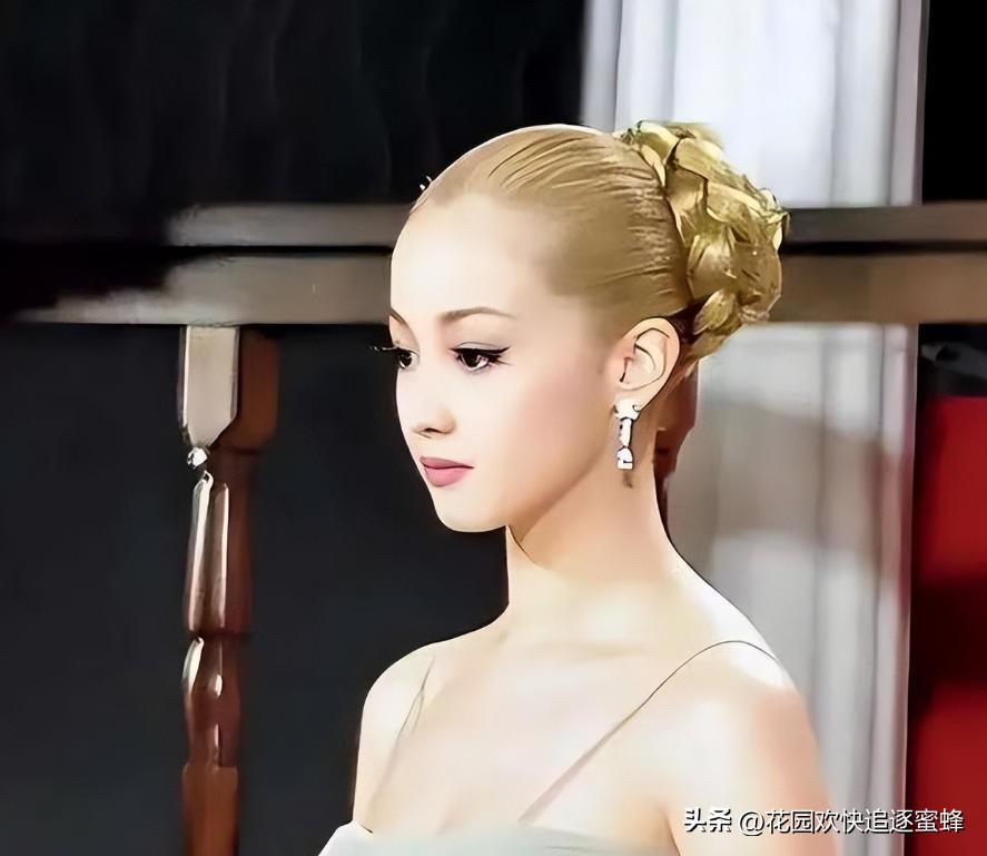 2009年，“亚洲第一美人”泽尻英龙华在婚前协议里规定
一个月只能过5次夫妻生活