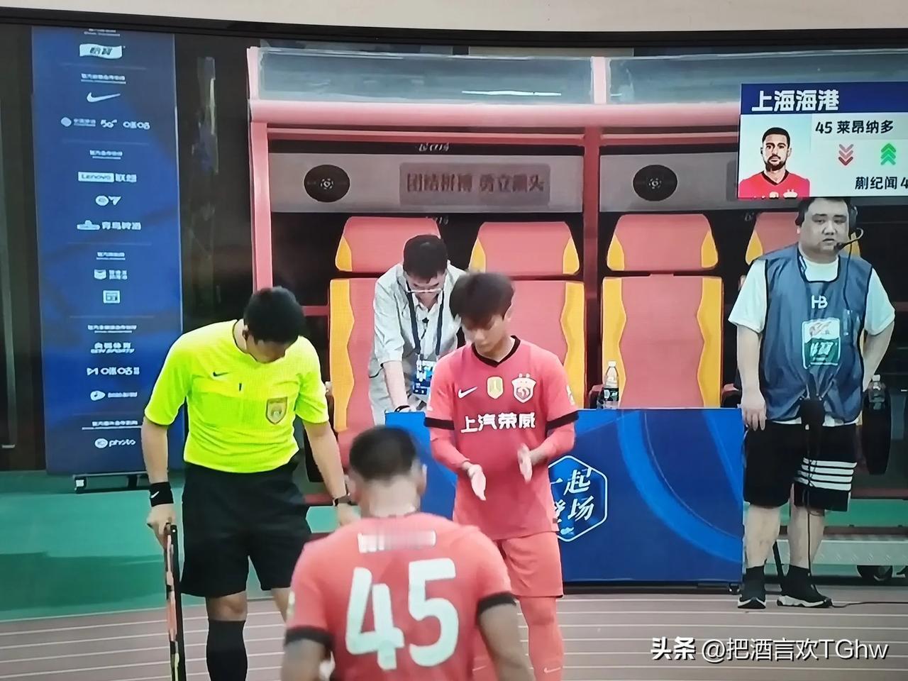 蒯纪闻69分钟替补登场，上场就制造了一次机会，可惜王钰栋73分钟被替换下场，2人