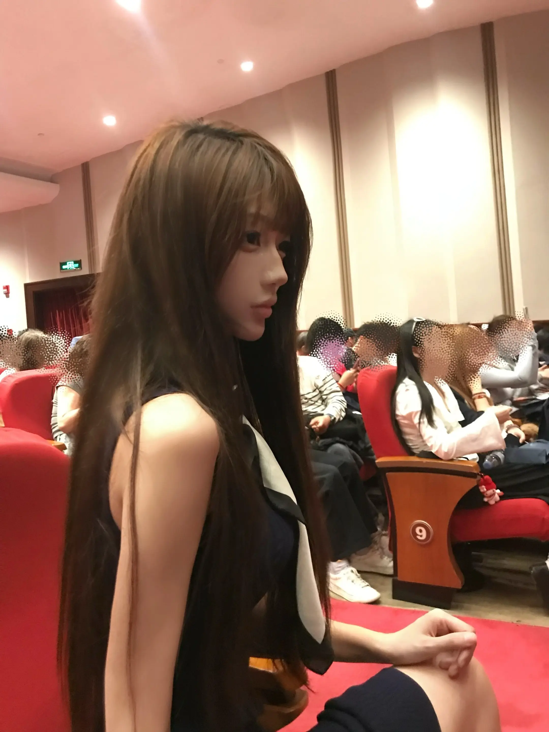 全世界的水都会重逢，那我淋过的雨中会不会有一滴是你的眼泪。