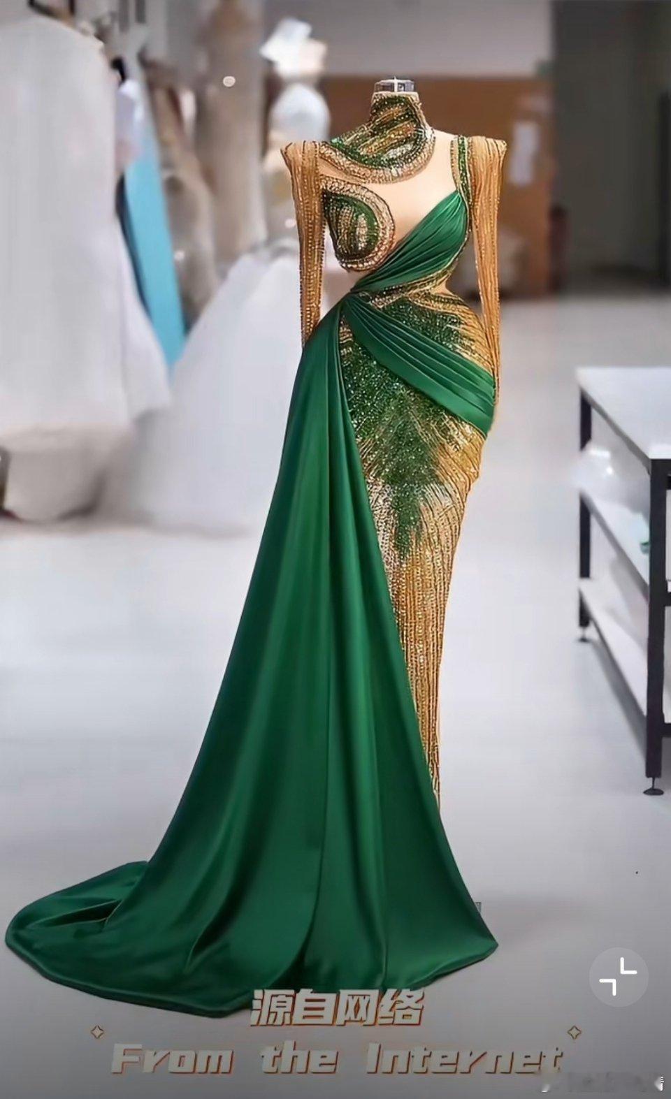 微博之夜参加的女星们谁能撑起这件礼服？ 