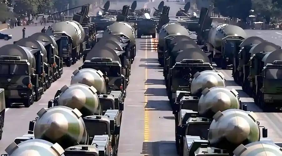 有人算过一笔账：中美开战，美国打的是中国内陆，中国打的是美国基地——这是，“吃亏