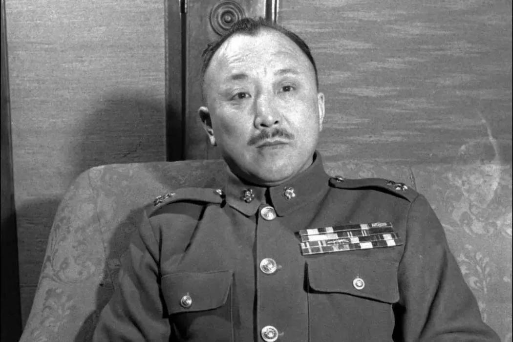 1938年， 八路军115师的师长遛马时遭到友军误伤，住进二十里堡一家医院疗伤。