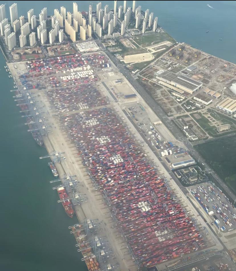第一次看房地产开发紧邻港口区的！这不是天天出门都要和大货车抢路用吗？

这块用地