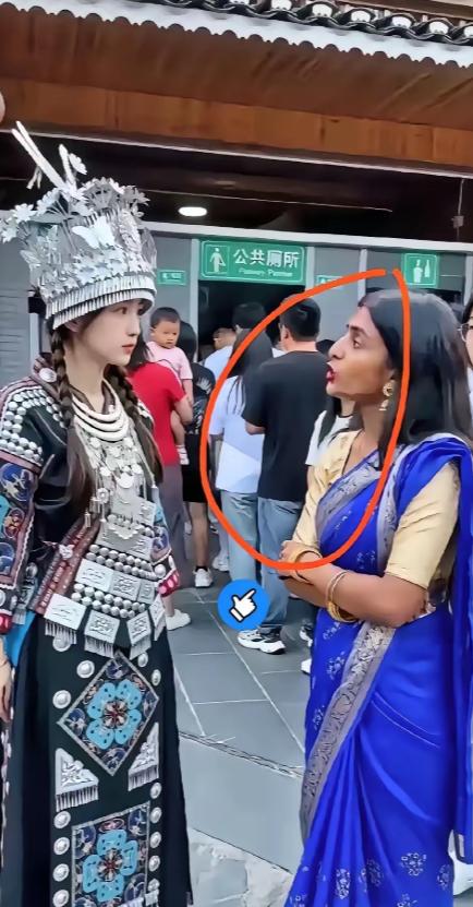 贵州景区，印度女子不排队上厕所，还理直气壮：在印度我们不用排，要排也是你们排！这