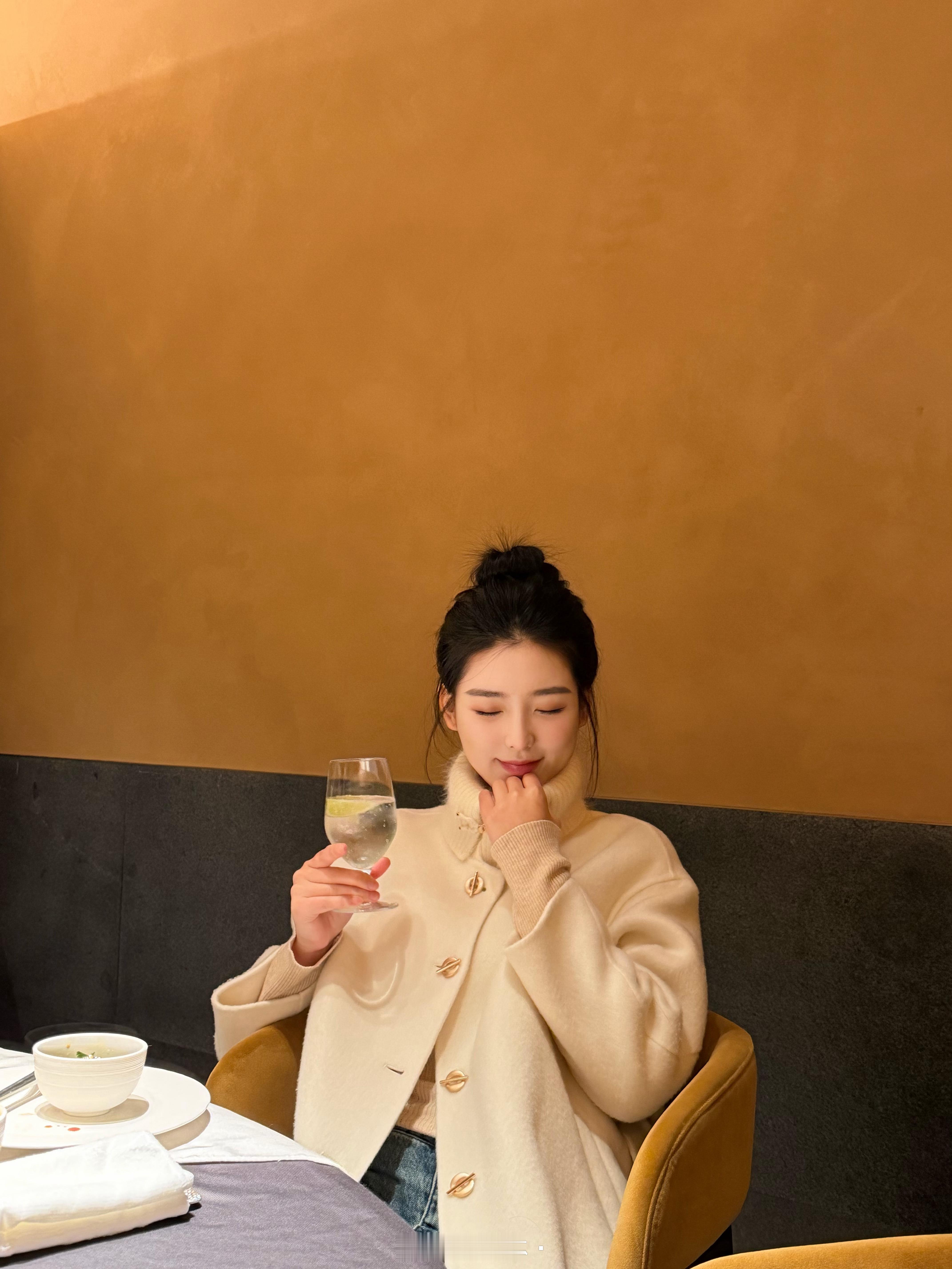 补一下圣诞节的照片好喜欢我的朋友们呀都对我好好😘闺蜜给我做了一大桌饭还吃上了超