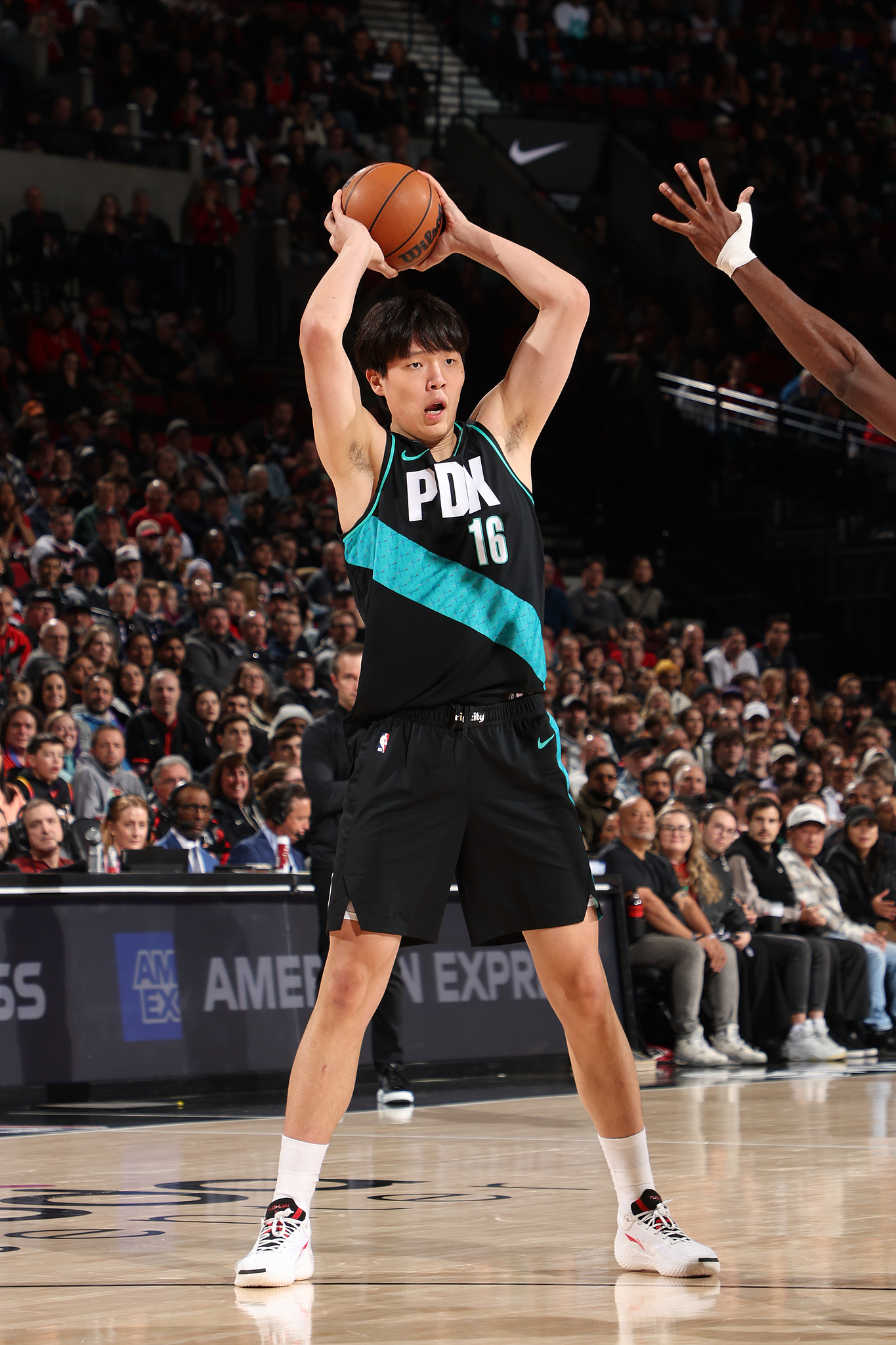 NBA常规赛，开拓者主场不敌太阳。中国球员杨瀚森被召回，时隔20天出现在NBA赛