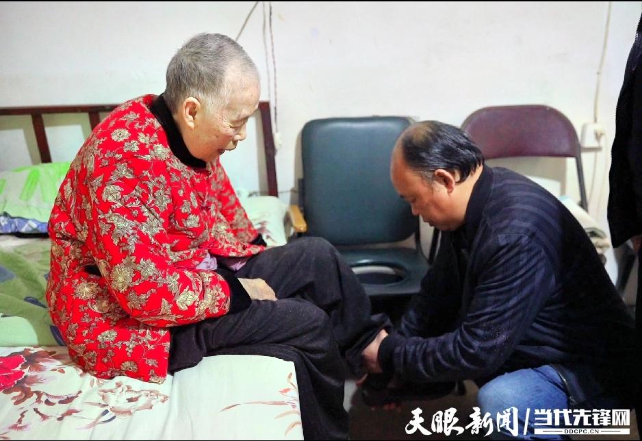 晋佳勇：十五年如一日 孝心更孝行