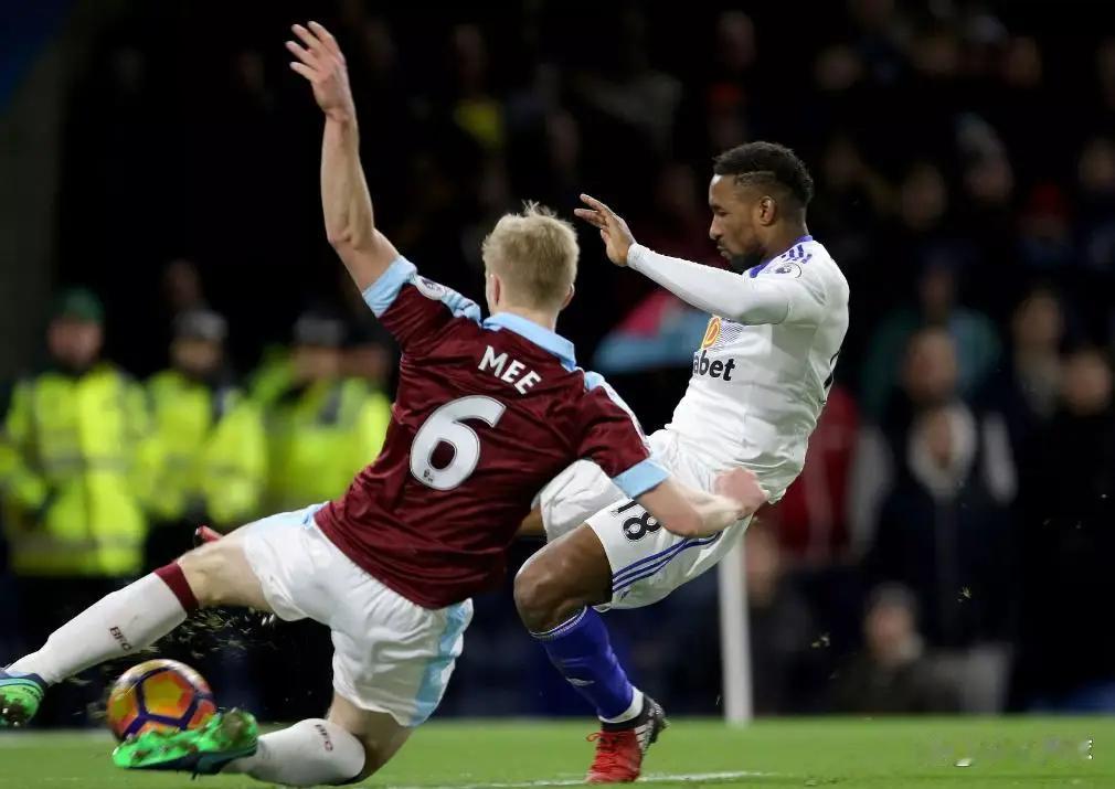 周一 006  桑德兰 VS 伯恩利方向：让负比分：1-1 1-2 1-3 进球