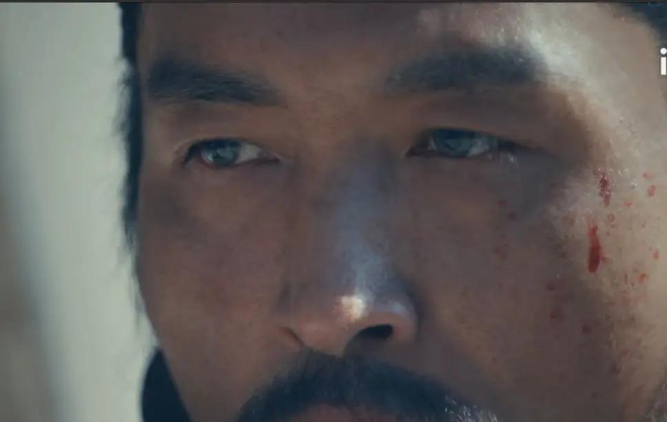 内地男演员里，敢把「吃人」演得这么逼真的，我只服贾宏伟。
他演的张彦泽，撕咬人肉