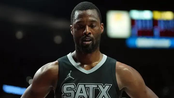 ESPN：尚帕尼可能在今夏获长期合同，马刺将试图签回巴恩斯
06月20日讯 今日