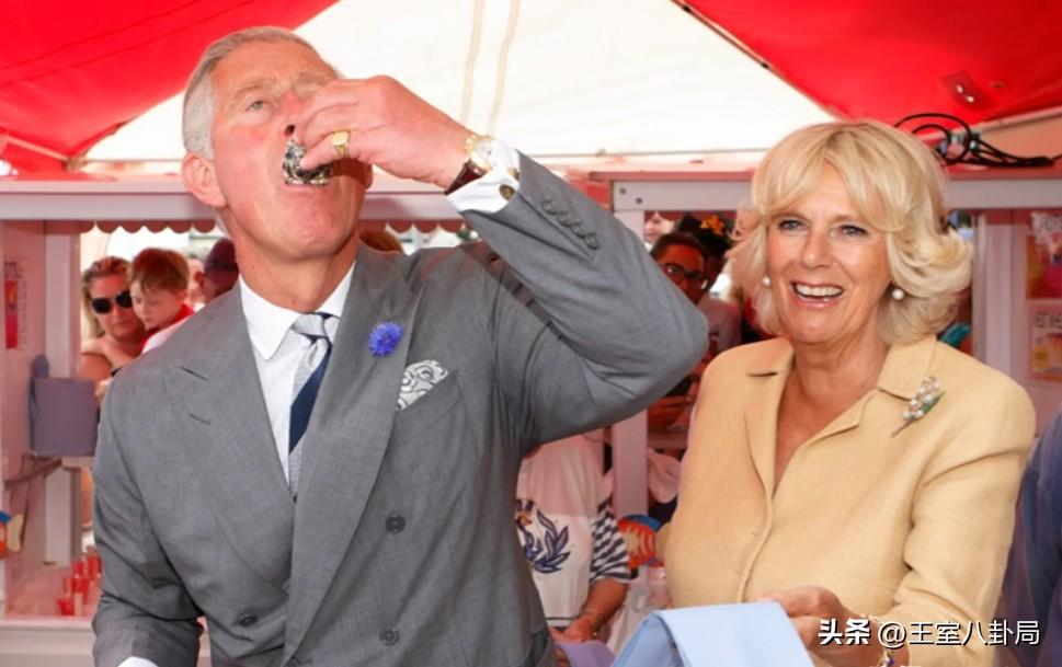 查尔斯国王真是个可爱的小老头！
经过查尔斯继子汤姆的大力宣传，查尔斯国王那点小癖