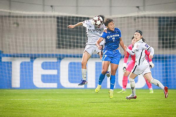 武汉车谷江大女足被韩国水原4球横扫无缘卫冕
在3月29日晚进行的女足亚冠1/4决