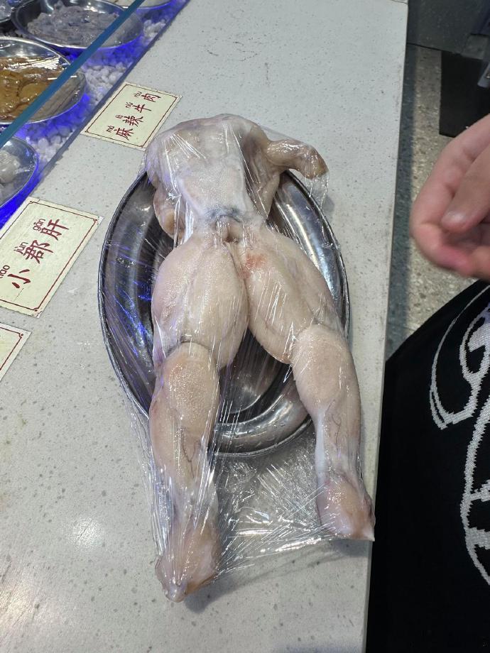 太惨了，哪位健身教练这么倒霉啊。 