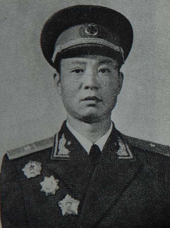 开国少将张汝光回忆，如果当初没有老政委朱良才上将给的狗肉，真不知道能不能活着走出