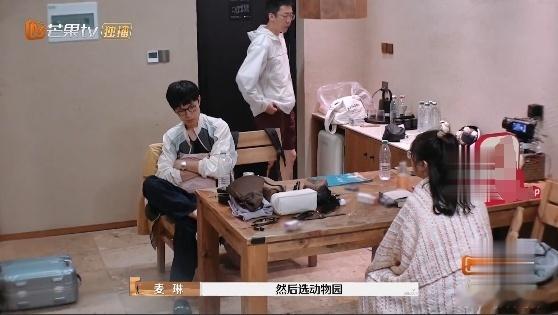 麦琳戳穿了李行亮的爱妻面具原来他们最初也是相爱的幸福的，没想到会到现在这样，可能