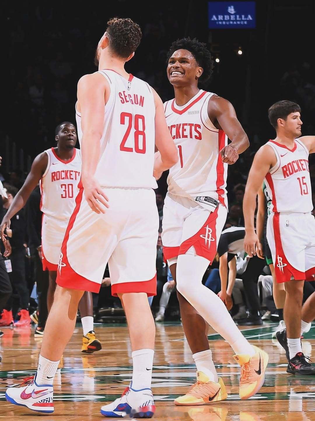 阿门：“他们不能一直让我们处于空位，他们包夹申京或杜兰特时，我们的队友就能命中三