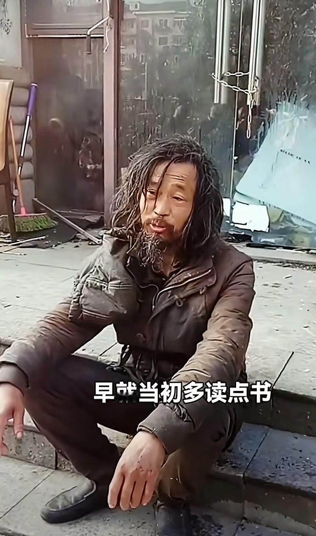 6年前的沈巍刚刚火起来，不知道为什么那么多人去拍他，他说早知道当初就多读点书，在