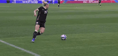 半场1:1！亚洲杯半决赛，张琳艳破门，射门9:4，中国女足半场战平澳洲中国女足v