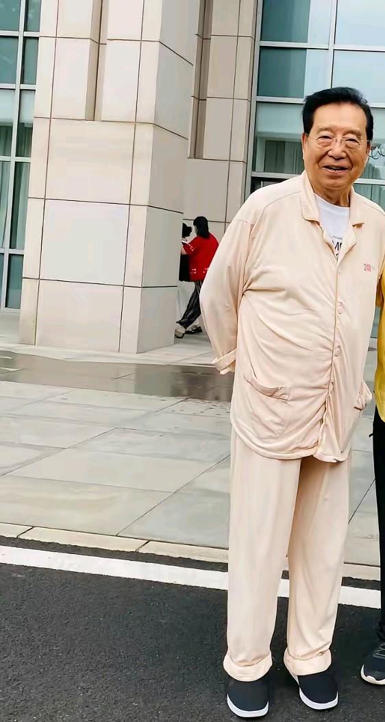 唱歌的将军，真的是太🈶特色了啊，说实话真的是不应该啊，歌唱得再好也不应该🈶这