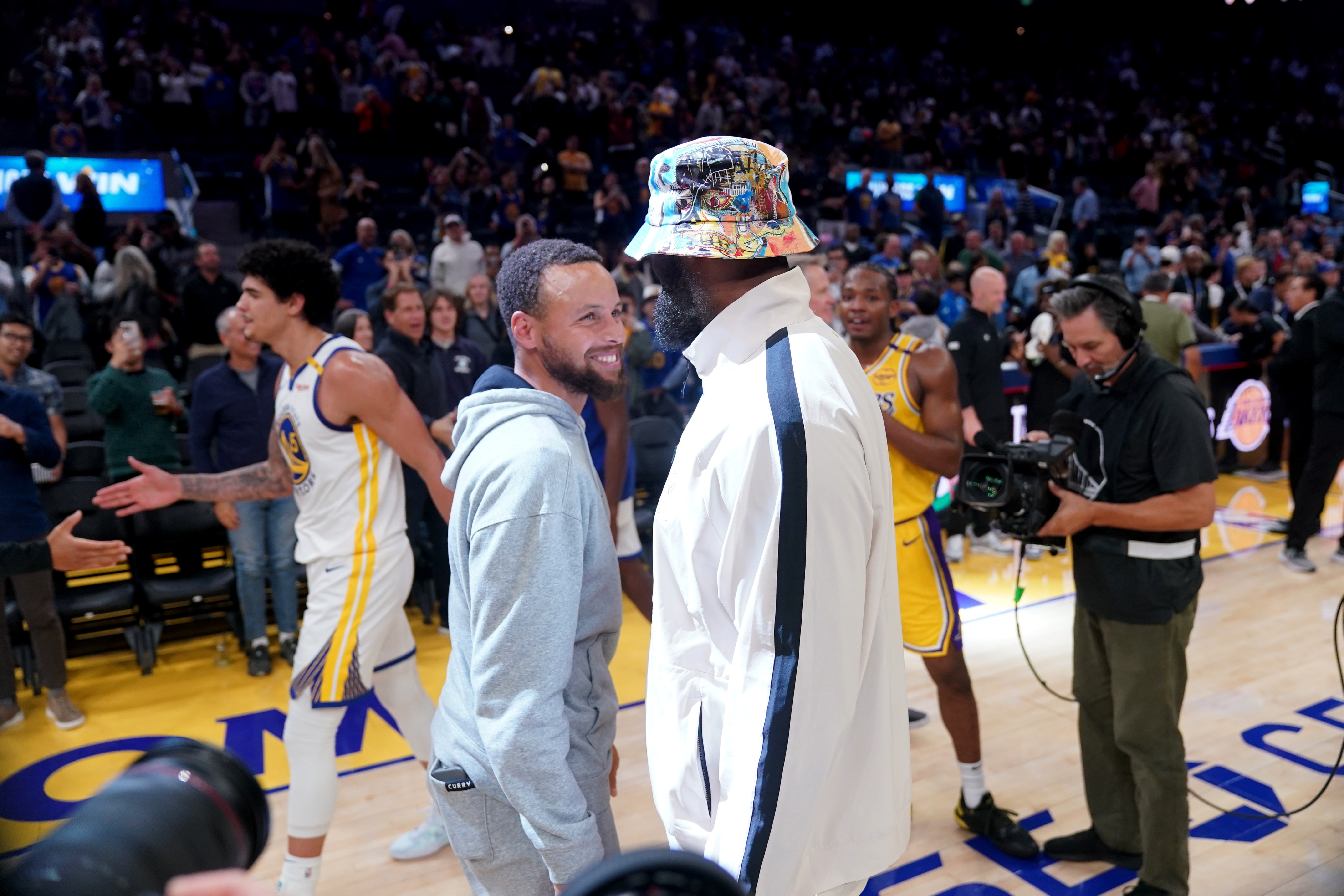 ➡库里肯定是门面，老张最多只能算是个人见人打的靶子库里nba吐槽大会库里科尔：N