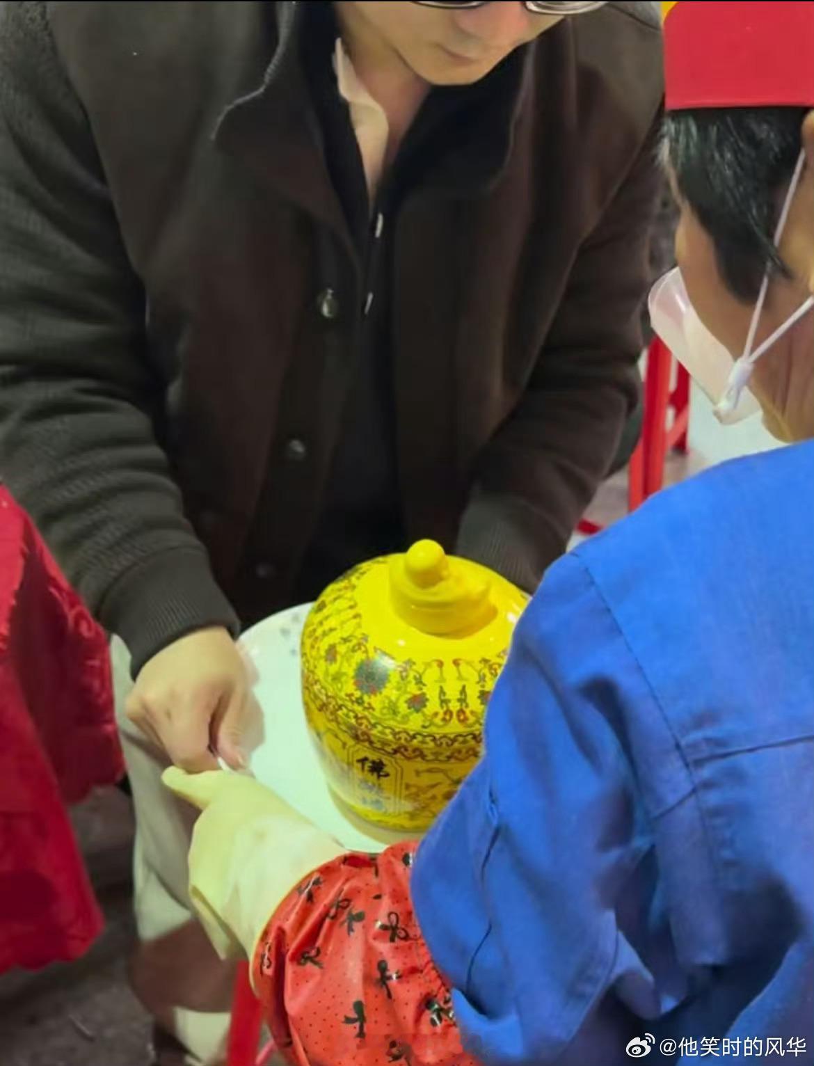 原来新潮福州也有老派乡宴福州乡宴的年味浓度超标了 八仙桌旁香飘满院！闽味佳肴裹着