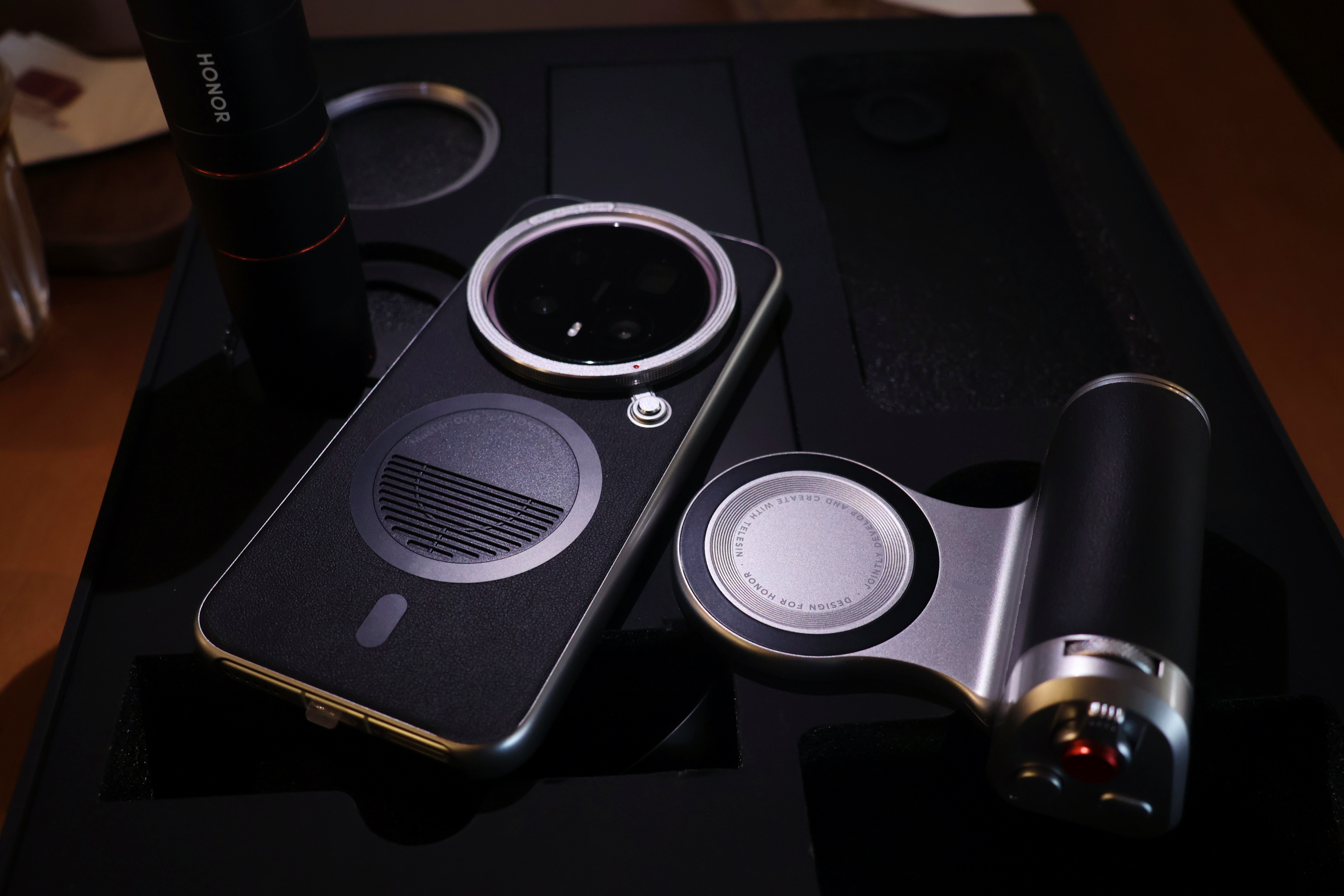 荣耀的专业影像套装抢先看~以后拍风景、看演出，绝对带劲！适配荣耀magic 8P