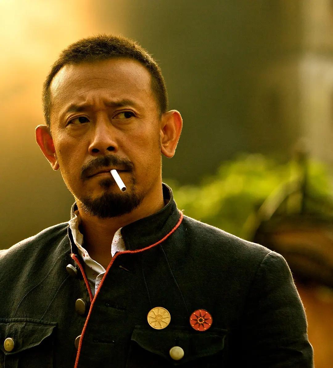 记得姜文有一部电影《让子弹飞》
姜文对葛优说，我不是要睡你，是想和你一起睡。
