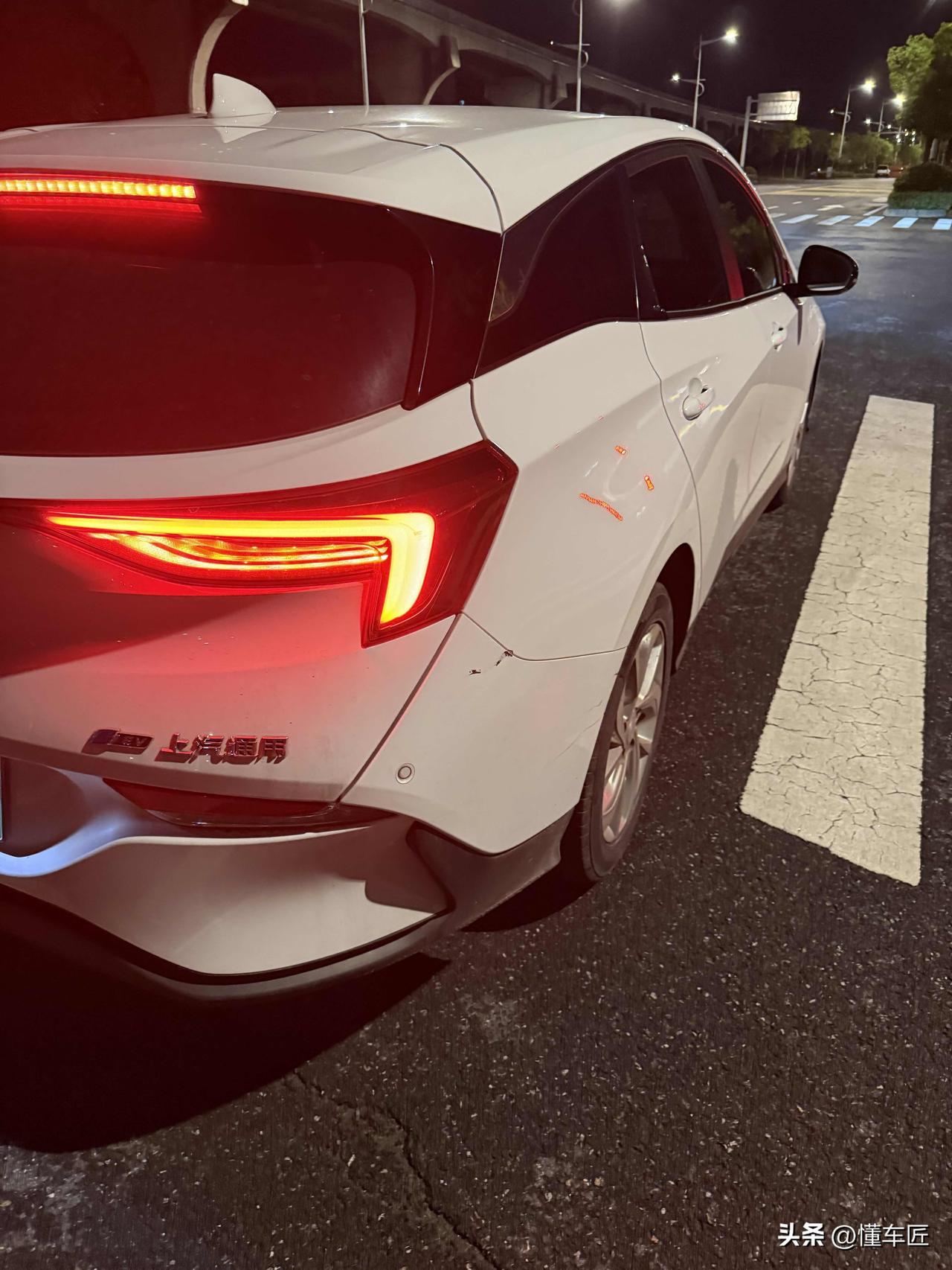 合资电车，大哥怨念很深，
一上车我问“大哥这车咋样”
大哥说“车子跑了28W公里