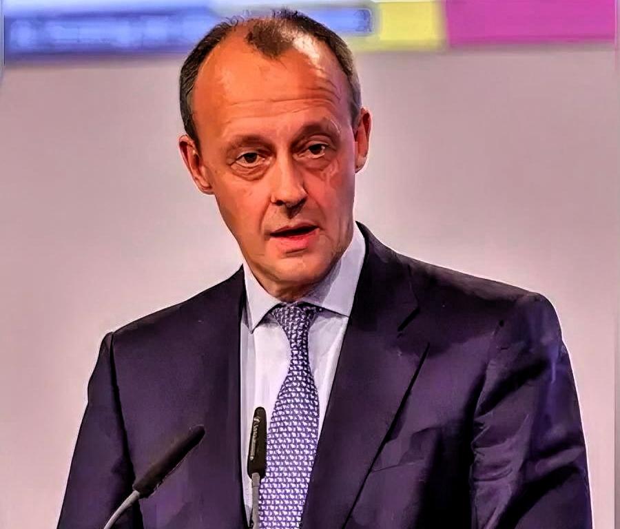 7500公里不是距离！默茨抵京首条中文帖刷屏，中德关系迎来关键转向
 
德国总理