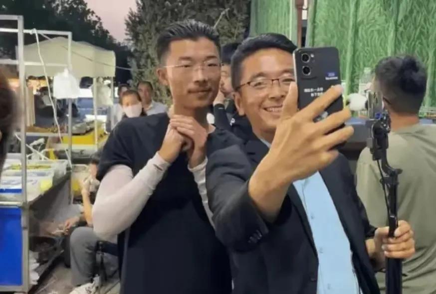 在这个信息爆炸、网络文化日新月异的时代，每一个瞬间都可能诞生新的传奇。近日，关于