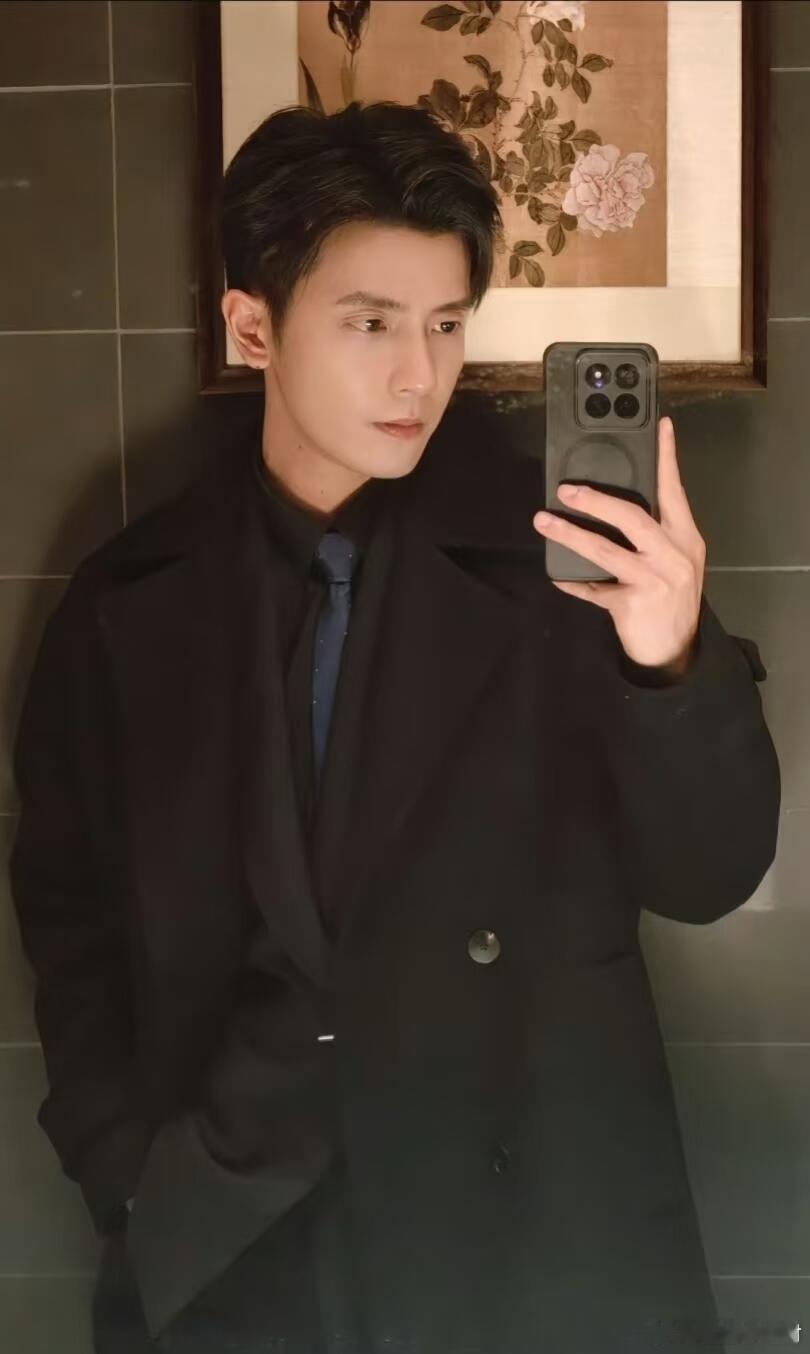何聪睿常熟随性漫游碎片何聪睿瘦回巅峰路透一出直接鲨疯了！粉丝集体只会“啊啊啊”—