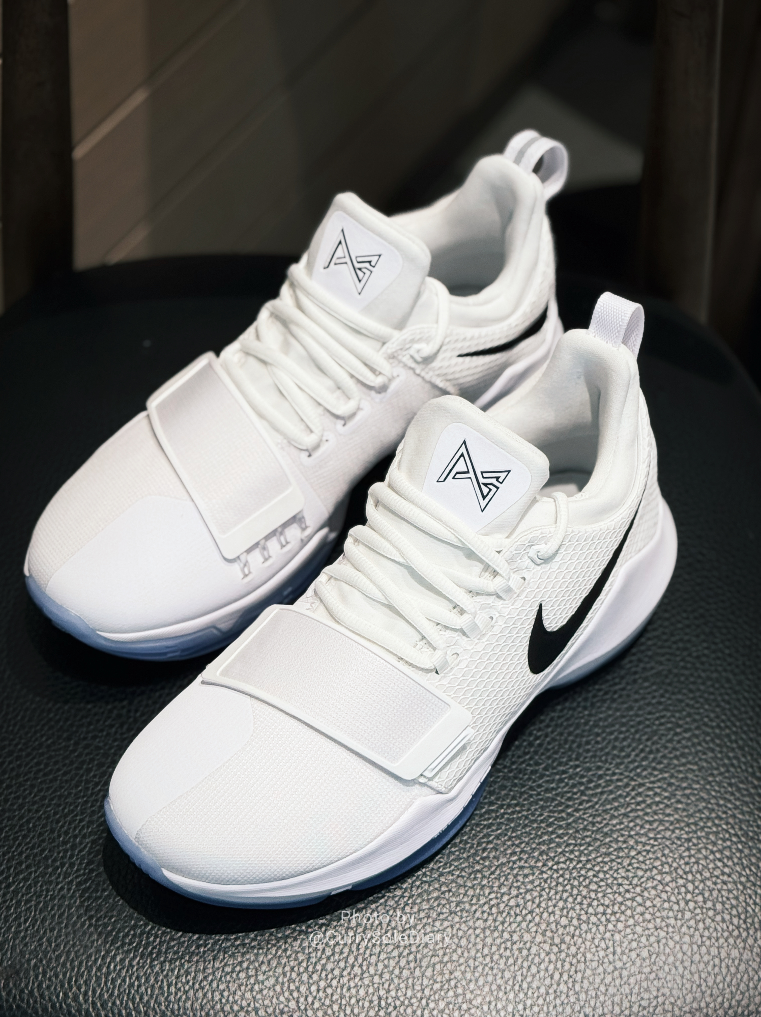 今天收到复刻的PG1感觉这双鞋好像还没多久就复刻了那时候还是穿着库里3和库里4没