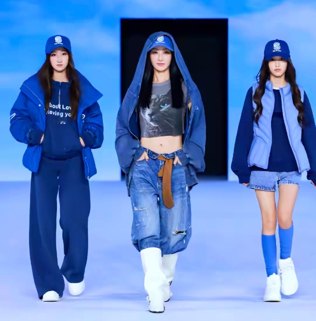 我觉得这事儿最扎心的不是小女儿晕倒，而是大女儿站在原地一动不动，歪头看人的表情像