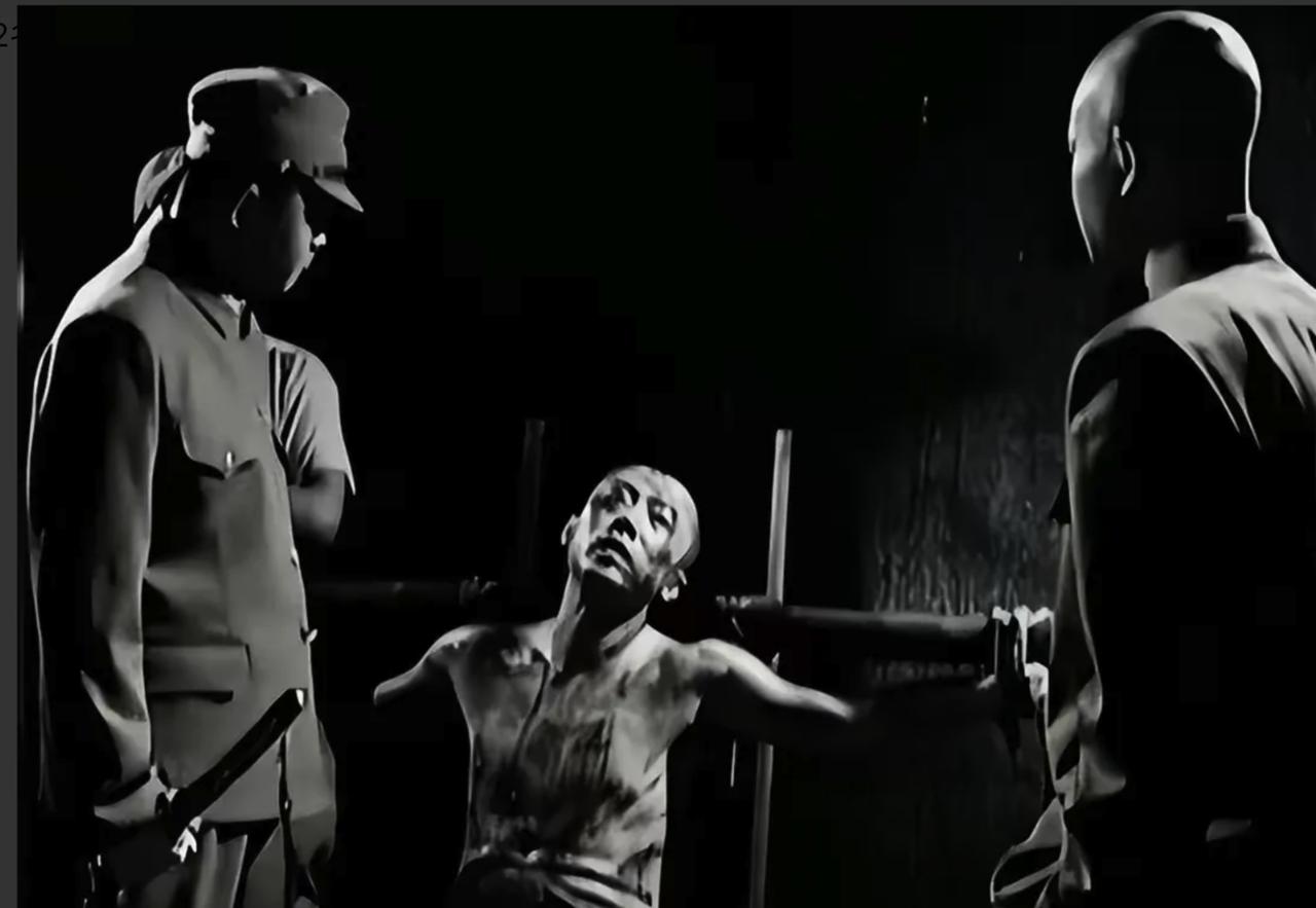 1943年，王培森受刑不过，喊了句“我招！”他供出个联络点，以为没人，哪料同志们