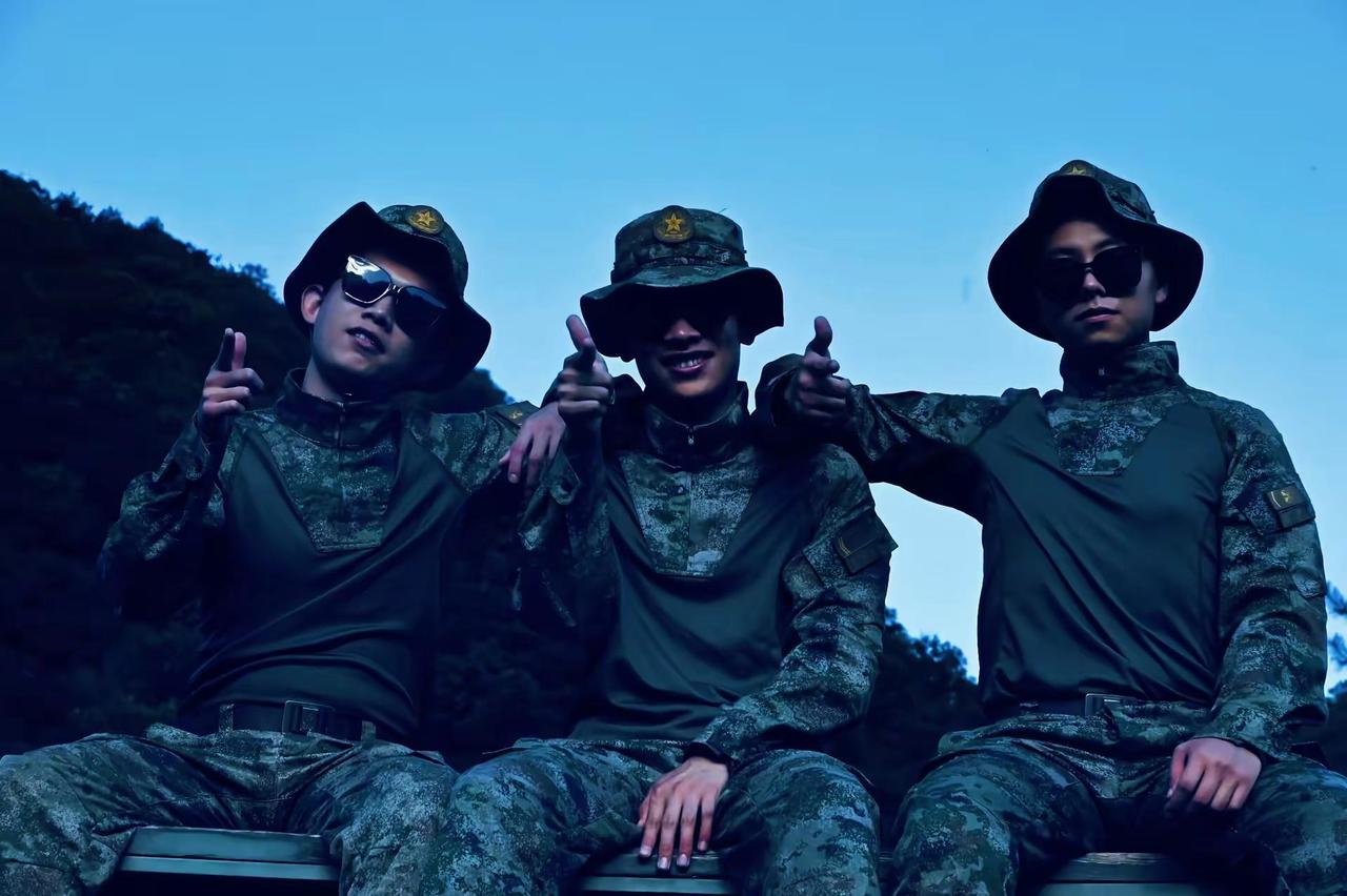 青春的岁月 这么快 回归两年了？橄榄绿 热血青年 军旅生活 已退役均为服役期留念