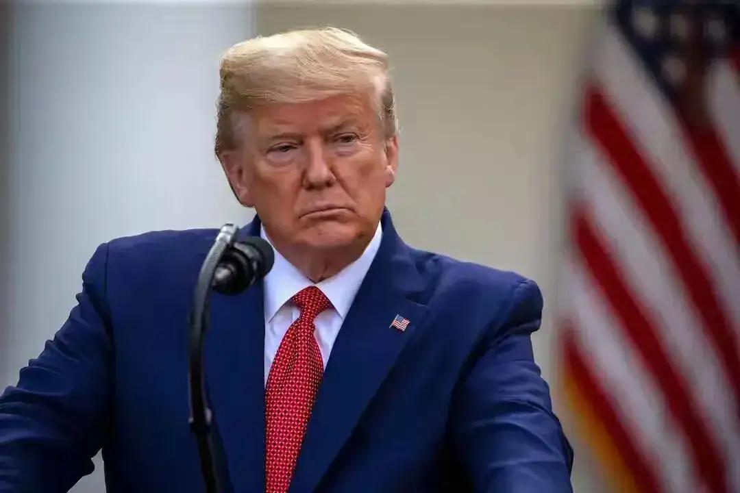 美国终于摊牌了。美国政府终于不再遮遮掩掩，终于要把拖美国后腿的累赘开始甩掉。11