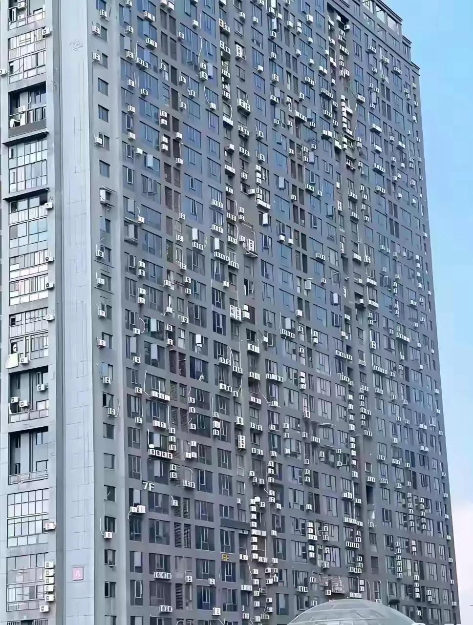 地球越来越热，会不会是空调越来越多的缘故呢？现在家家户户都有空调，每个房间都安装