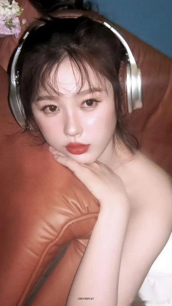 虞书欣风格真的很百变，可御可甜，不演过甜的甜美的时候还是OK的 ​​​