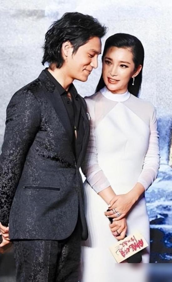 一次，李冰冰问陈坤，“我这所有接吻、拥抱、洗澡的戏，都和你拍了，我这辈子你就看着