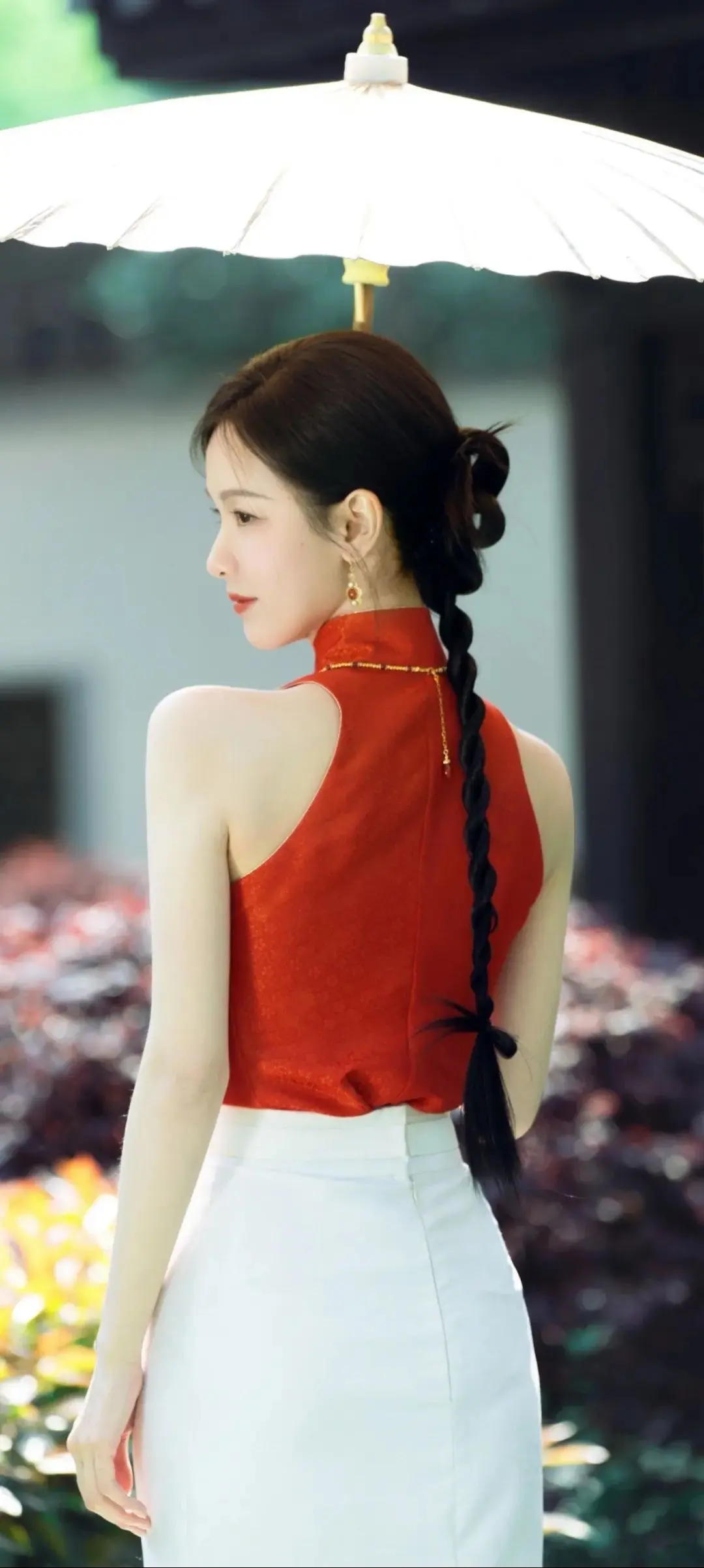 陈都灵｜新中式刺绣旗袍，明媚动人！