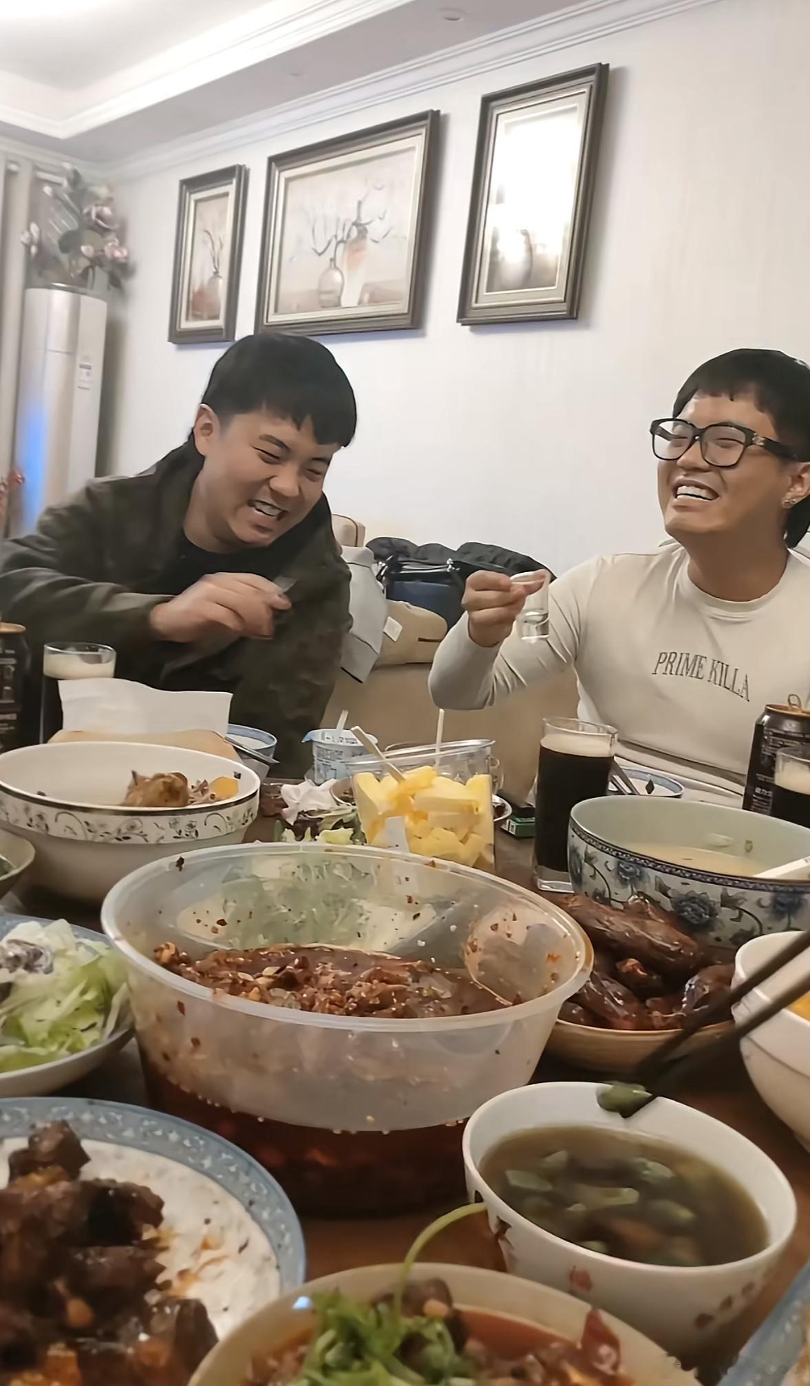 家庭聚会上的连麻和隼 