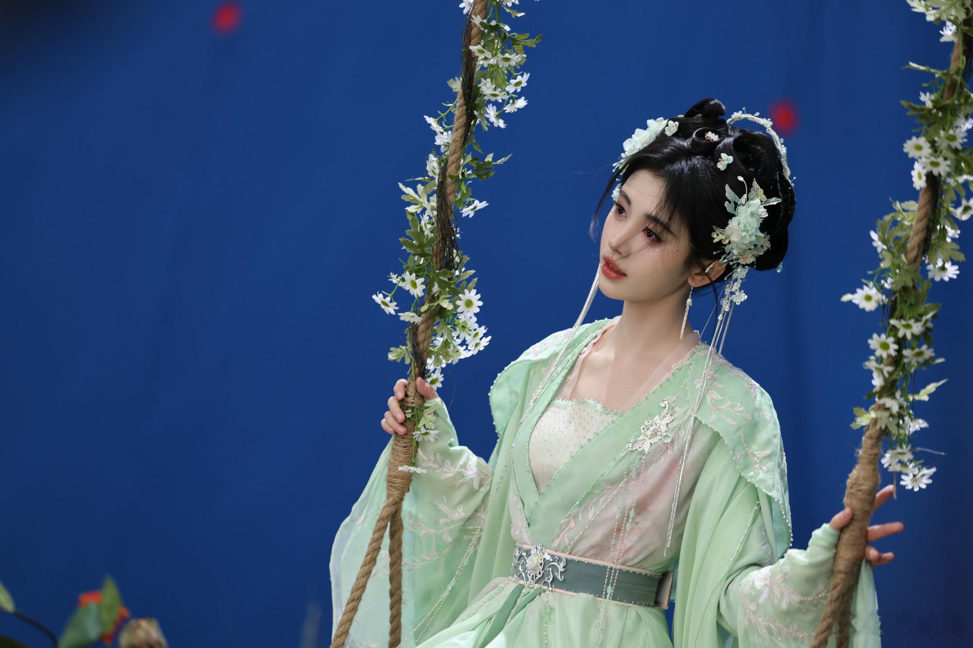 鞠婧祎 jjy 鞠婧祎阿黛搅拌晚霞 望向丘山之上盛开的玫瑰 你是我的清风.