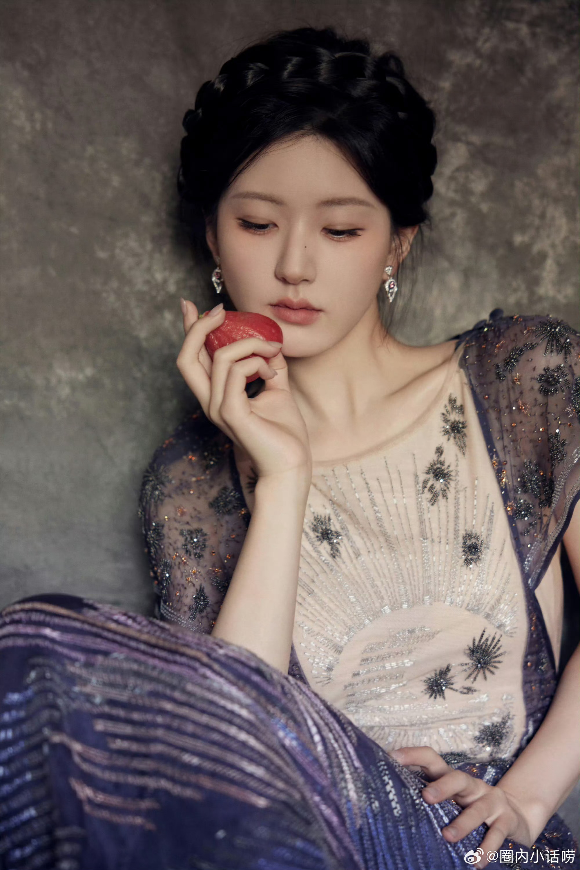 有人说赵露思现在就是中国蕾哈娜。转型又是歌手，又是当老板的。 