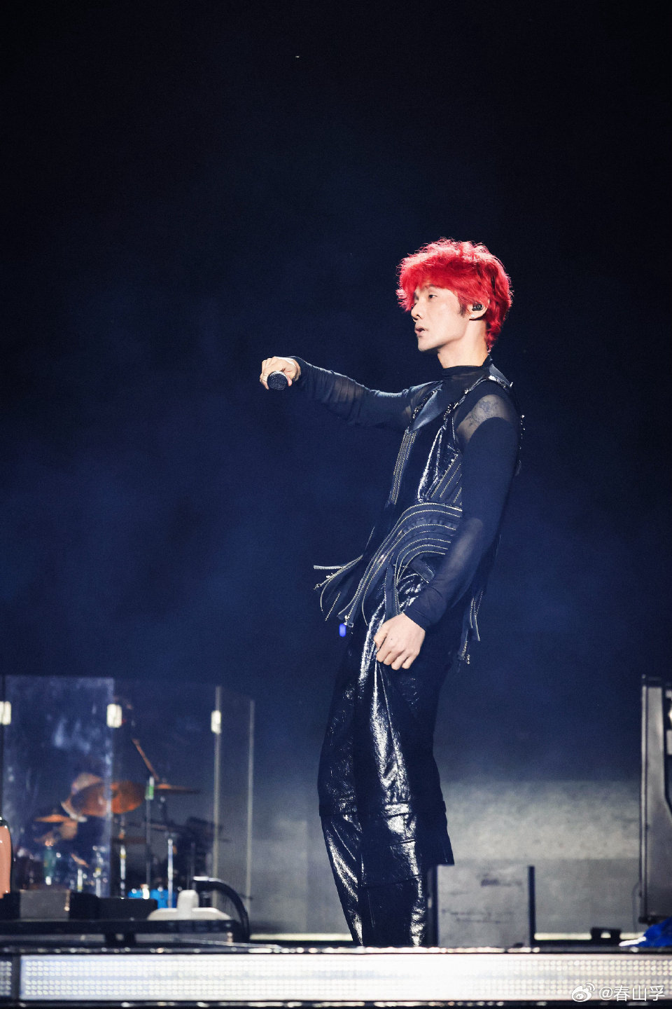 李荣浩歌曲李白当年有多火 李荣浩的《李白》是刻在一代人DNA里的旋律，当年火到校