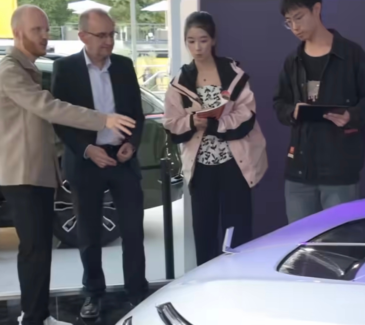 德国师生参观中国汽车现场抄作业 中国设计惊艳慕尼黑，正是创新与自信的体现。世界正
